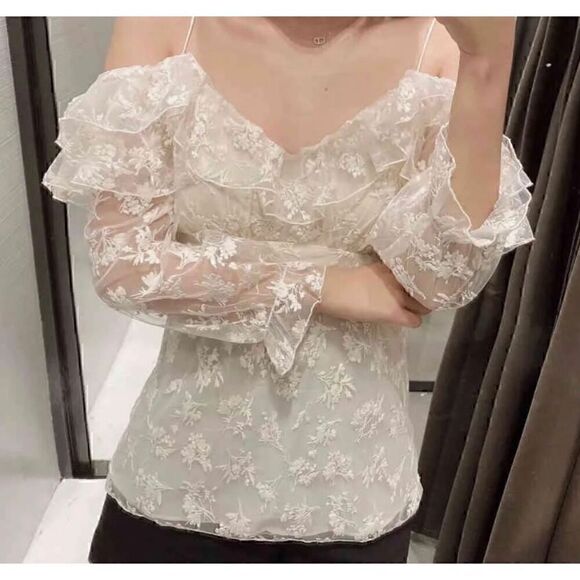 Zara Embroidered Ruffle Off Shoulder Lace Top Blouse Size XS Cream - Picture 2 of 14